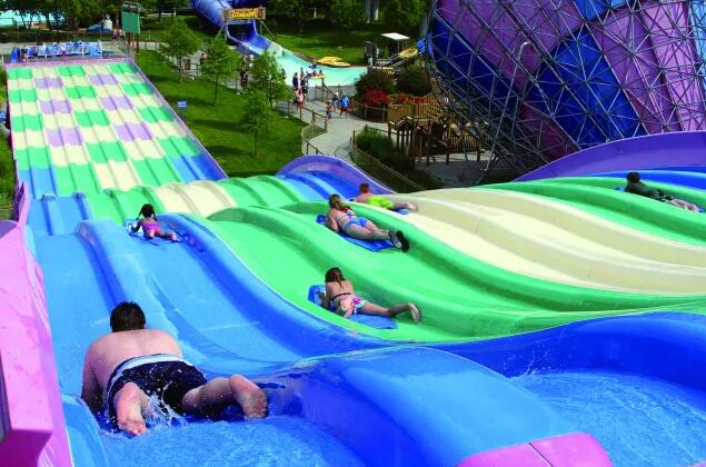 假日世界和飛濺水道樂園
